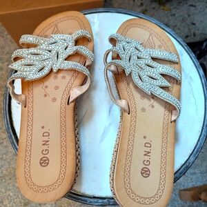 Exc GND Silver Beaded Leafy pattern Sz 10